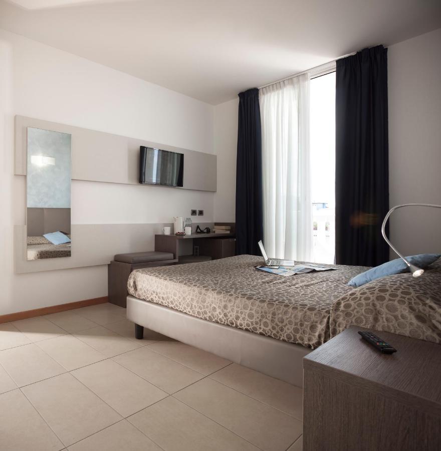 Hotel Tropical Lido di Jesolo Esterno foto