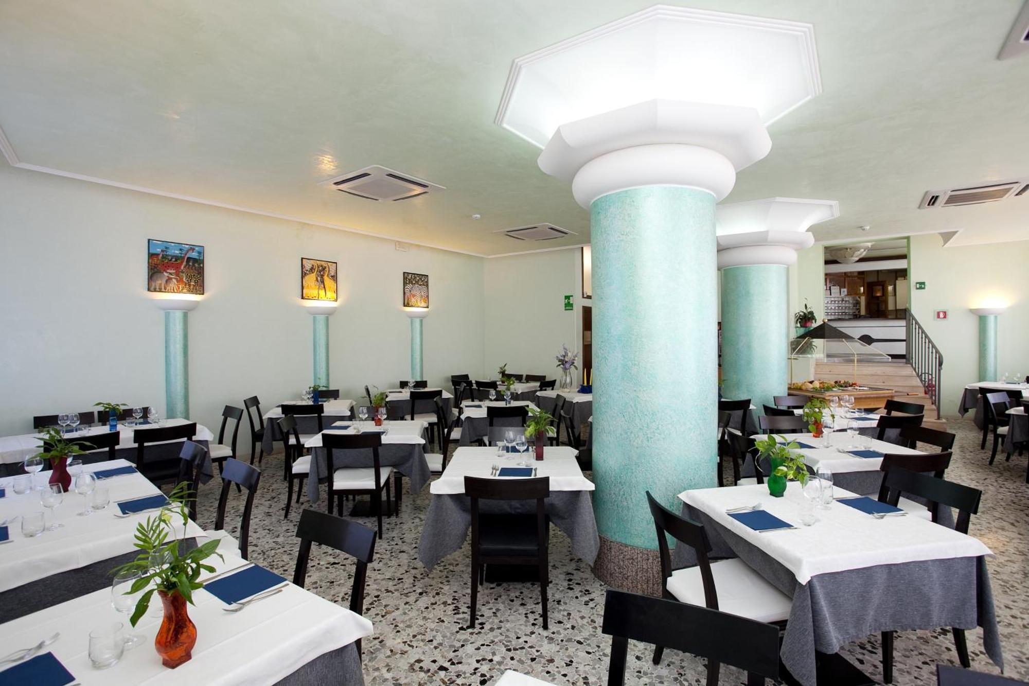 Hotel Tropical Lido di Jesolo Esterno foto