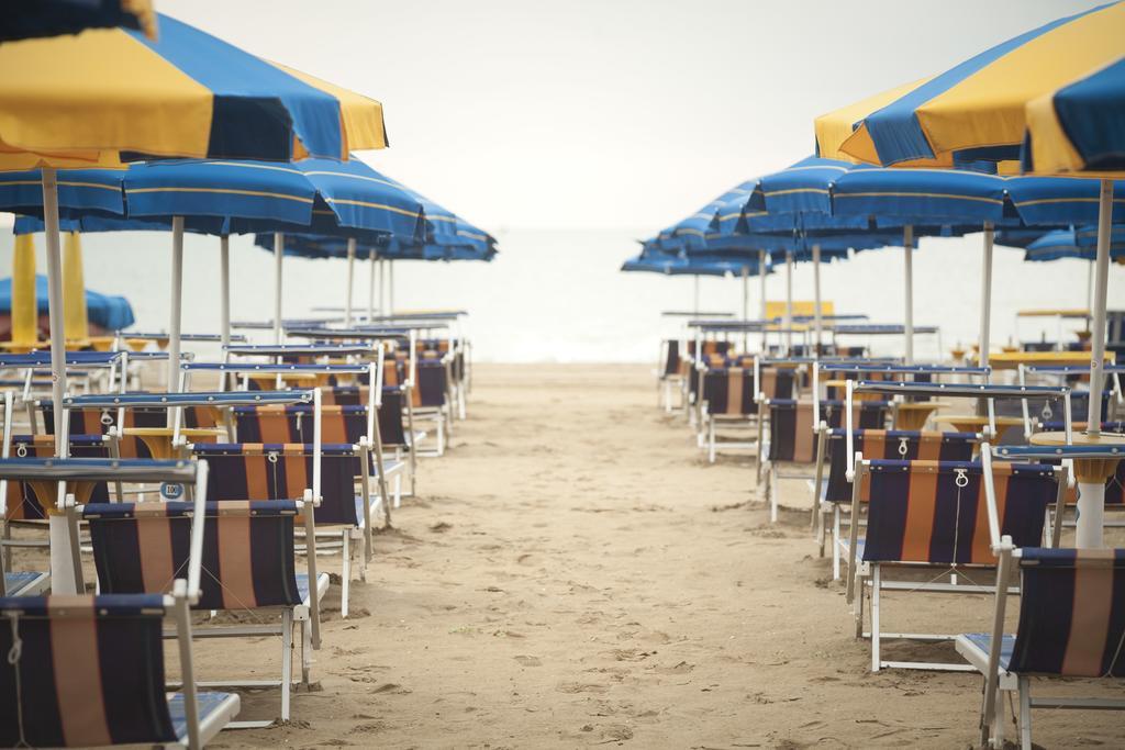 Hotel Tropical Lido di Jesolo Esterno foto