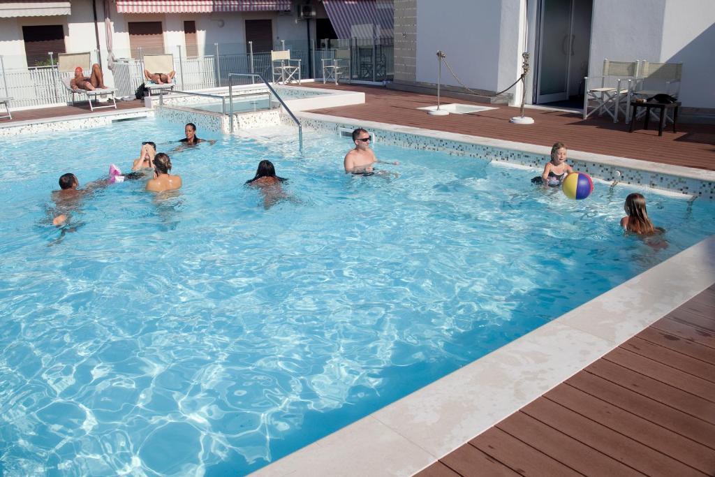 Hotel Tropical Lido di Jesolo Esterno foto