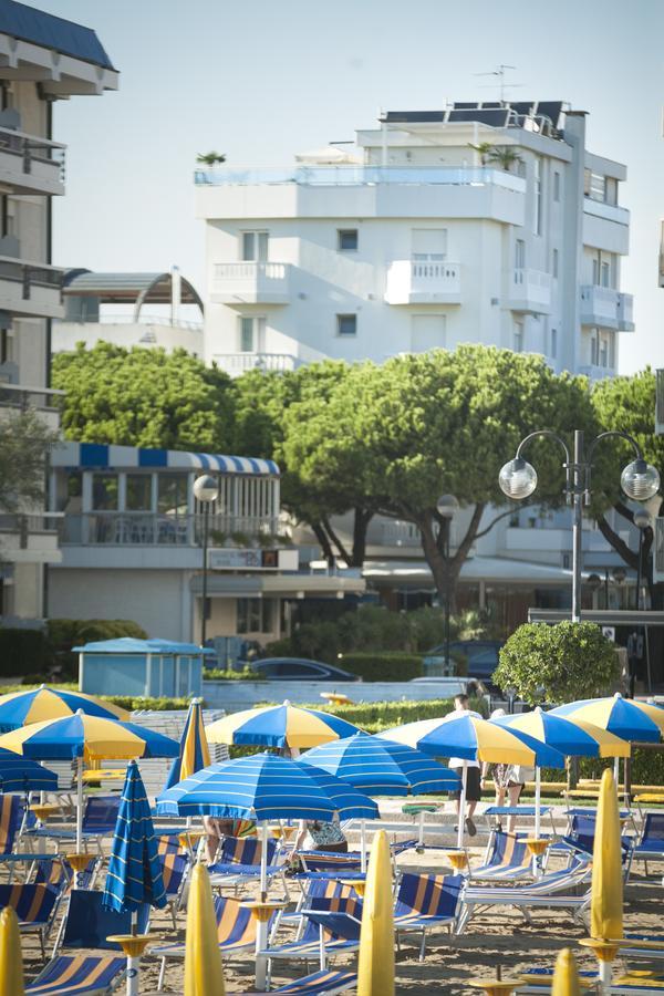 Hotel Tropical Lido di Jesolo Esterno foto