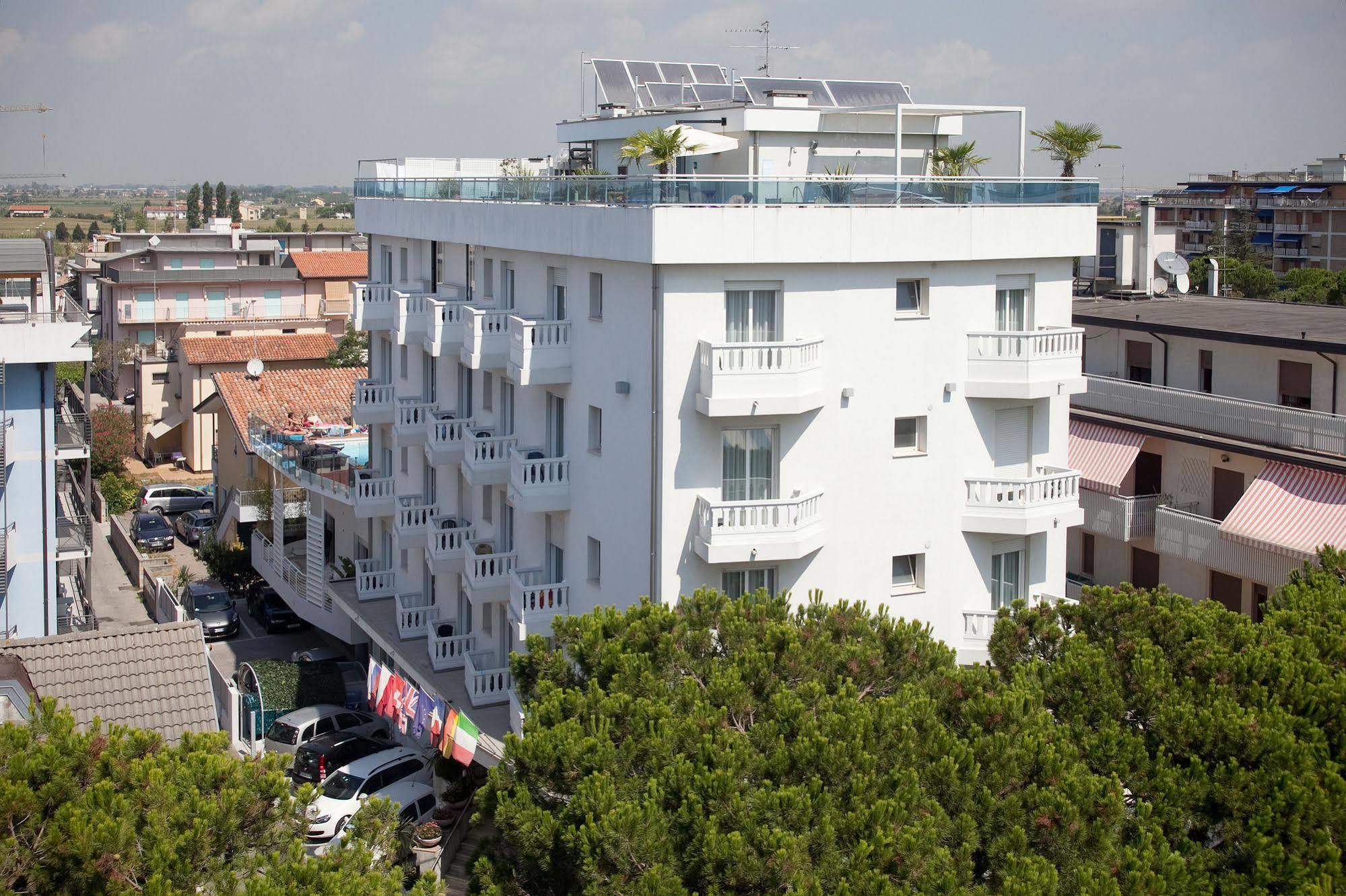 Hotel Tropical Lido di Jesolo Esterno foto