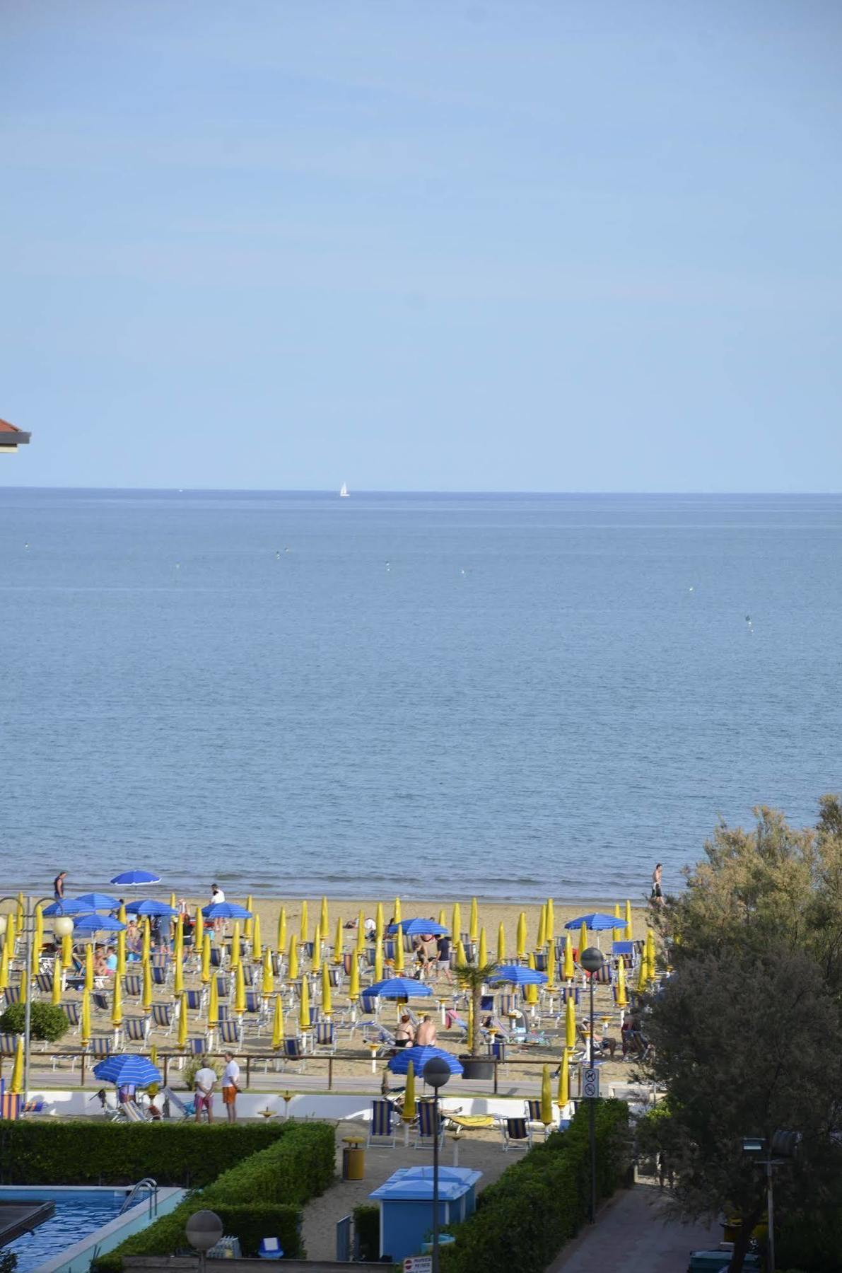 Hotel Tropical Lido di Jesolo Esterno foto