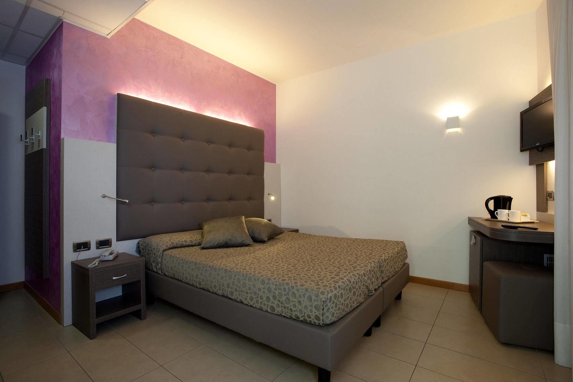 Hotel Tropical Lido di Jesolo Esterno foto