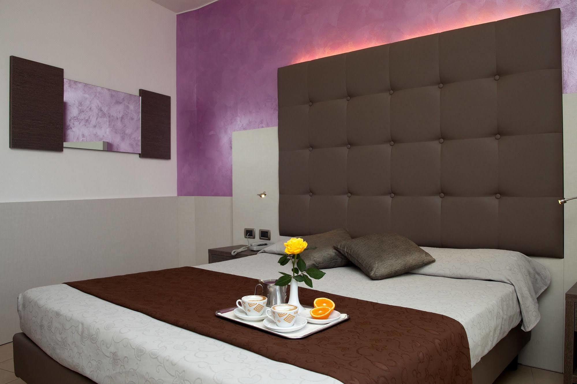 Hotel Tropical Lido di Jesolo Esterno foto
