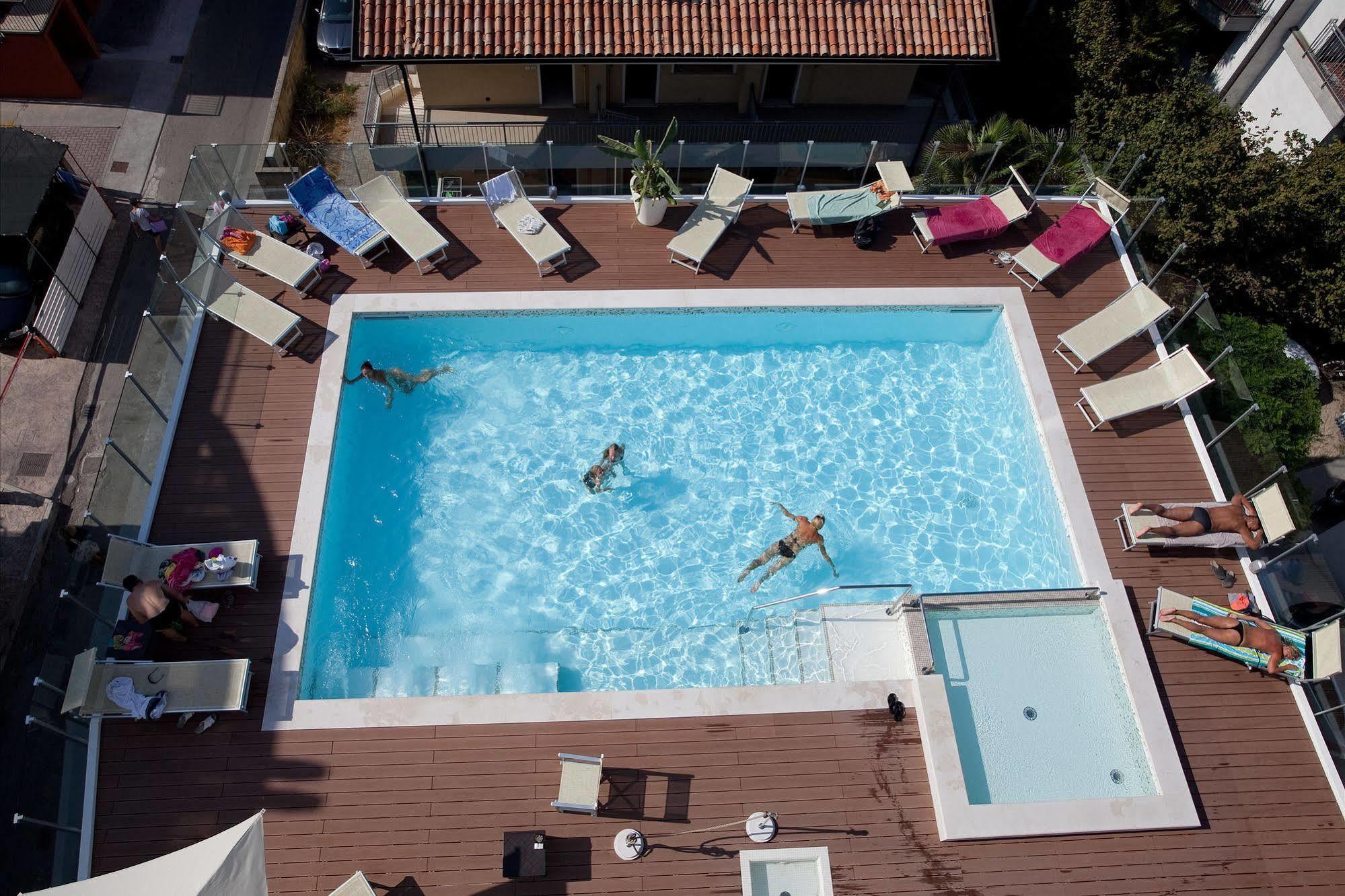 Hotel Tropical Lido di Jesolo Esterno foto