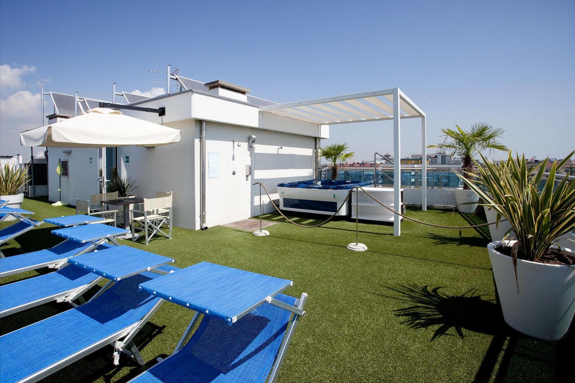 Hotel Tropical Lido di Jesolo Esterno foto