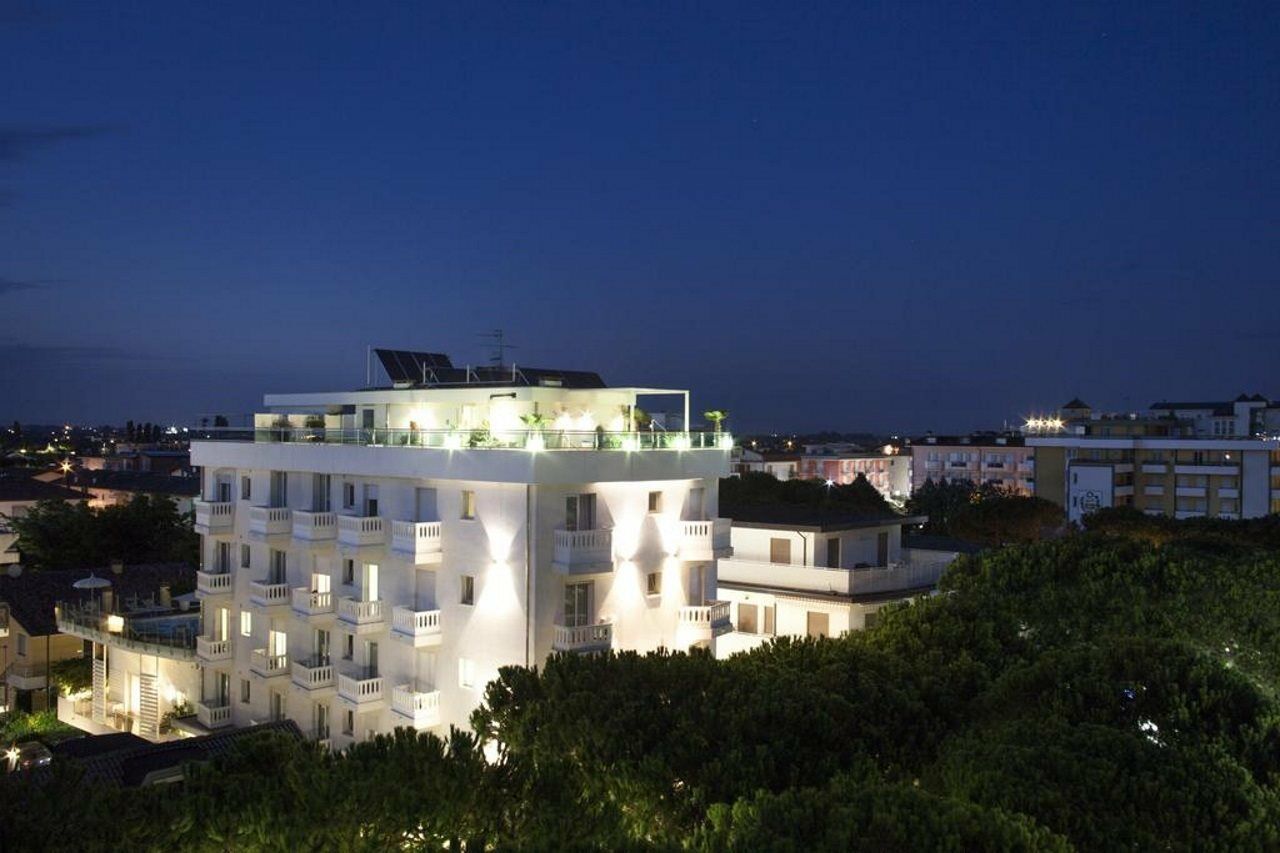 Hotel Tropical Lido di Jesolo Esterno foto