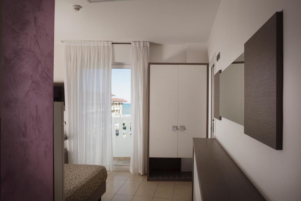 Hotel Tropical Lido di Jesolo Esterno foto