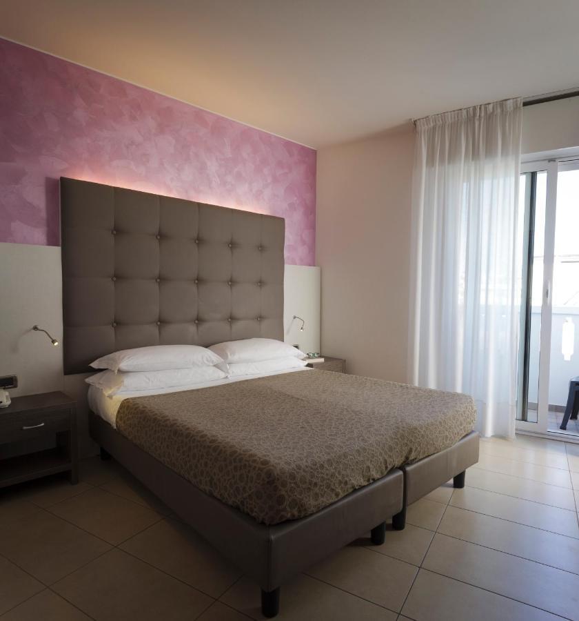 Hotel Tropical Lido di Jesolo Esterno foto