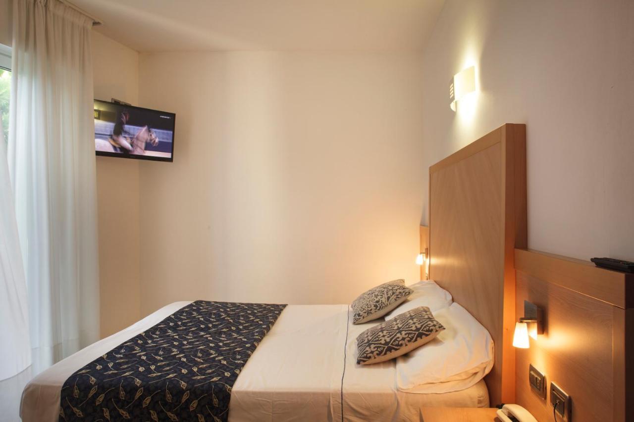 Hotel Tropical Lido di Jesolo Esterno foto