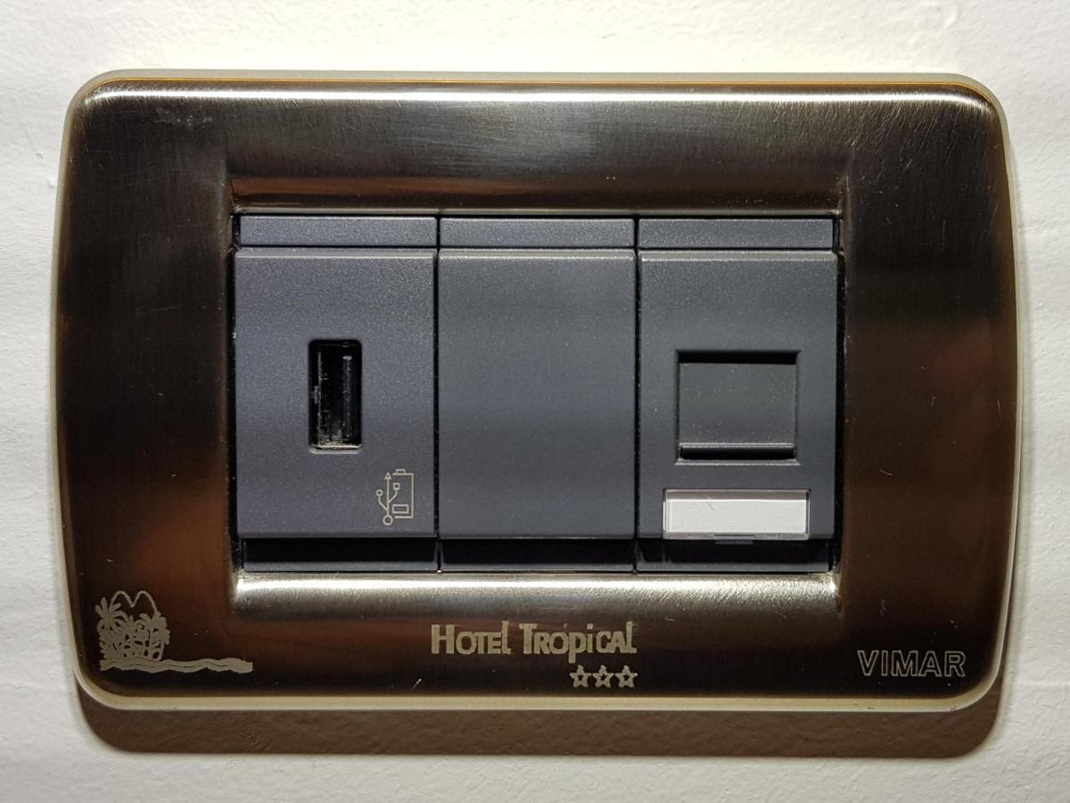 Hotel Tropical Lido di Jesolo Esterno foto