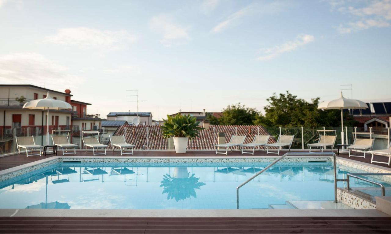 Hotel Tropical Lido di Jesolo Esterno foto